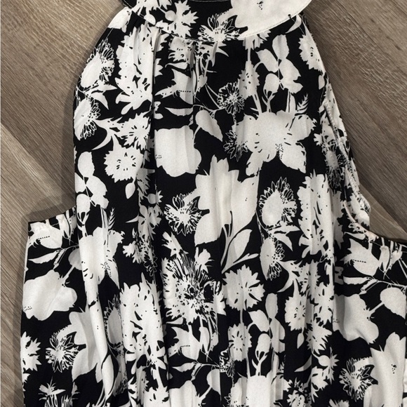 Floral Black and White Womens Maxi Dress Size Medium - Picture 2 of 8